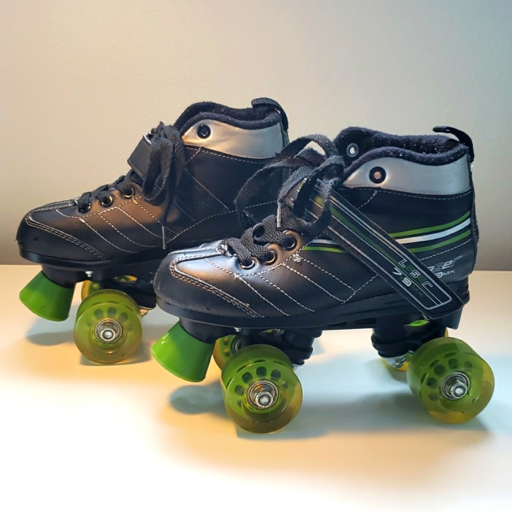Roller derby rollerskates size 3